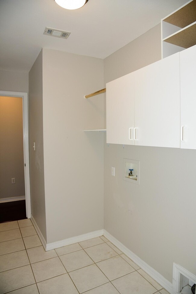 Building Photo - 1402 Ernest Hemingway Dr