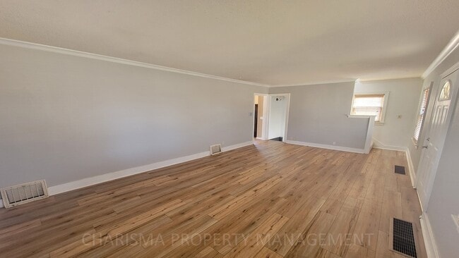 Building Photo - 700 S Hawthorne Ave