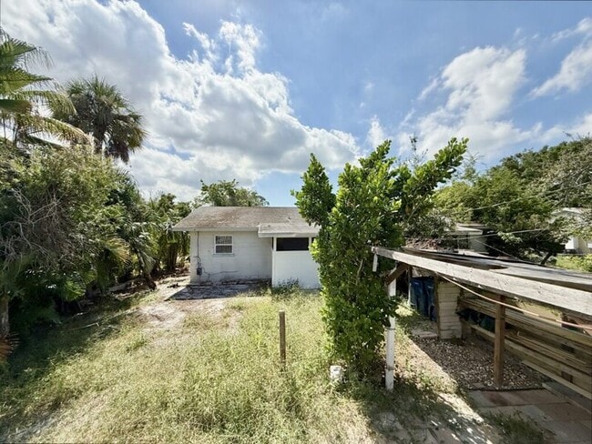 Building Photo - 603 64th Ave W