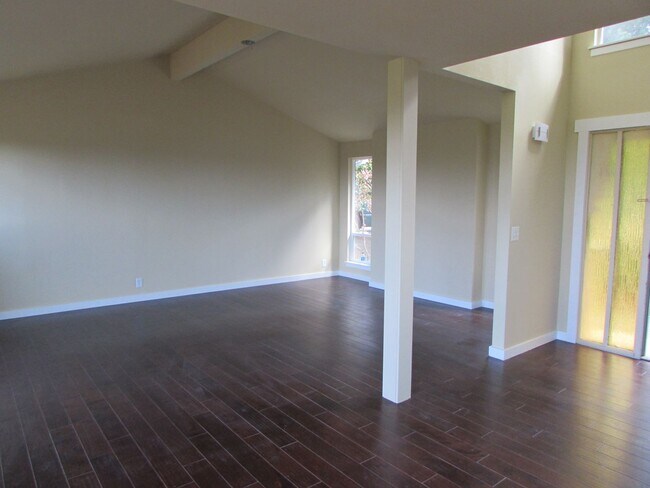 Building Photo - Large 4 Bedroom Edgemoor Home w/ Mother-in-law Suite
