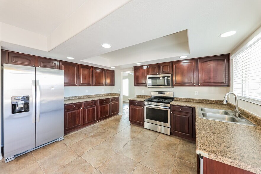 Building Photo - 13836 N 156th Ln