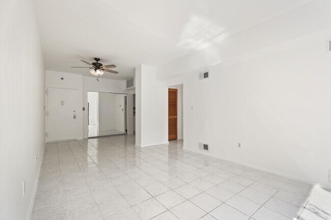 Building Photo - 318 38th St