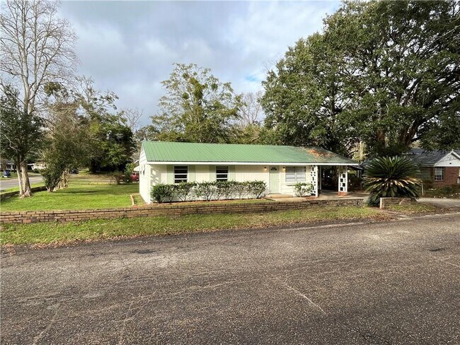 Building Photo - 116 Hillside Dr