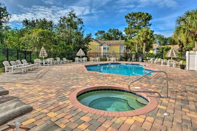 Building Photo - 2492 Sweetwater Club Cir