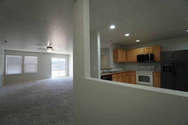 Building Photo - 16274 Silver Creek Ave