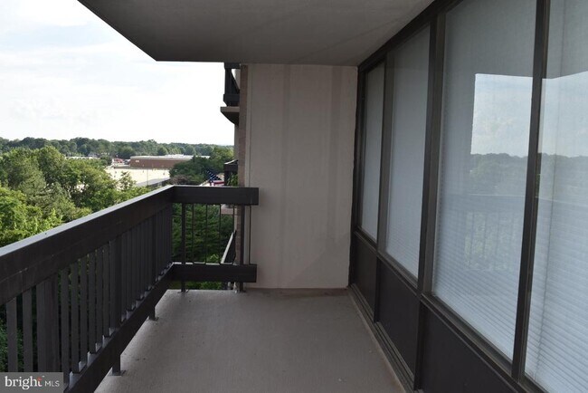 Building Photo - 3705 S George Mason Dr