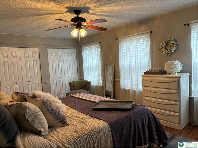 Building Photo - 1963 Delancey St