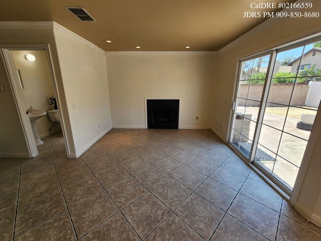 Building Photo - Price Lowered! Fontana 3 Bedroom Home