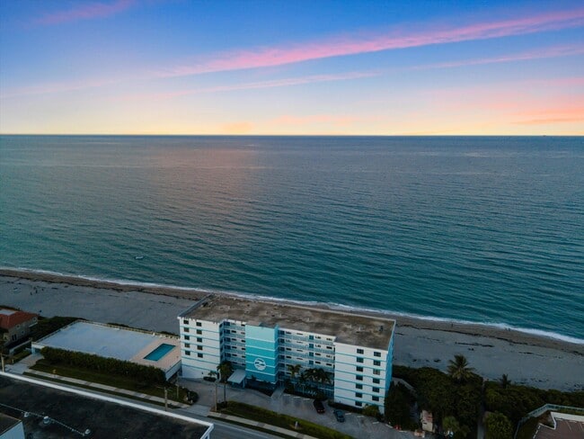 Building Photo - 900 Ocean Dr