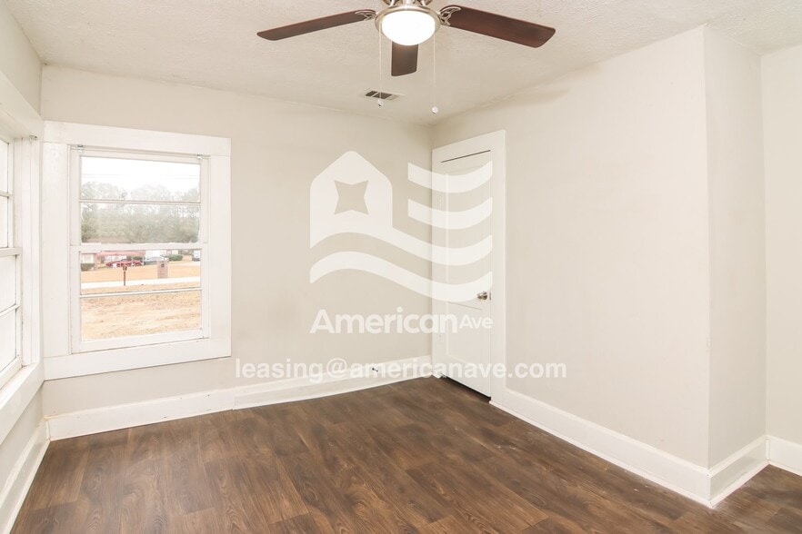 Building Photo - 154 Pine Cir