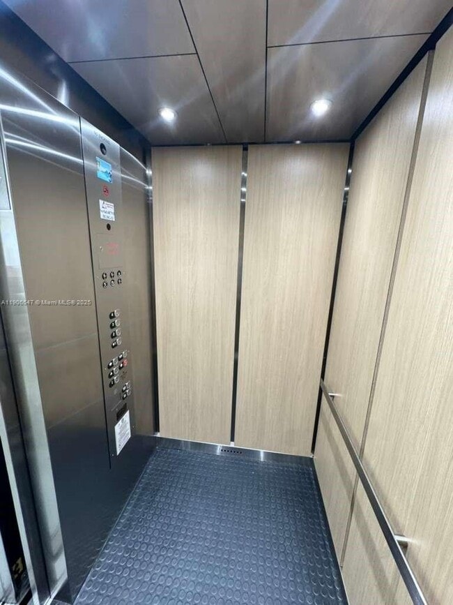 Building Photo - 9140 SW 123rd Ct