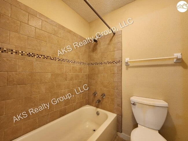 Building Photo - 1108 Chapel Creek Dr