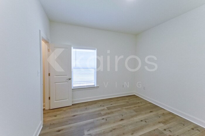 Building Photo - 7936 S Hendrick Dr