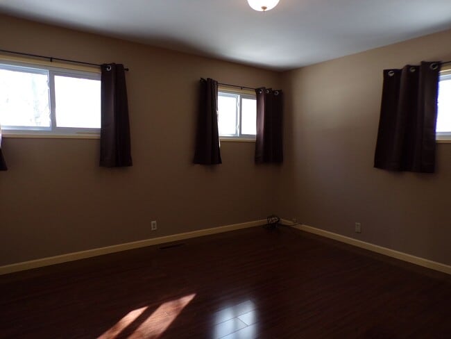 Building Photo - Light-Filled Home in Ideal Traverse City Neighborhood