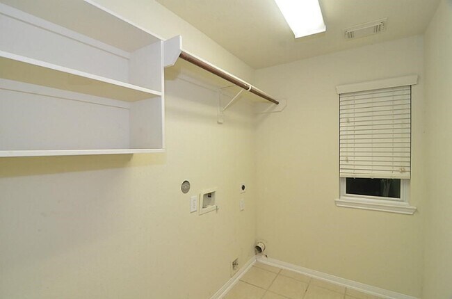 Building Photo - 11306 Overland Trail Dr