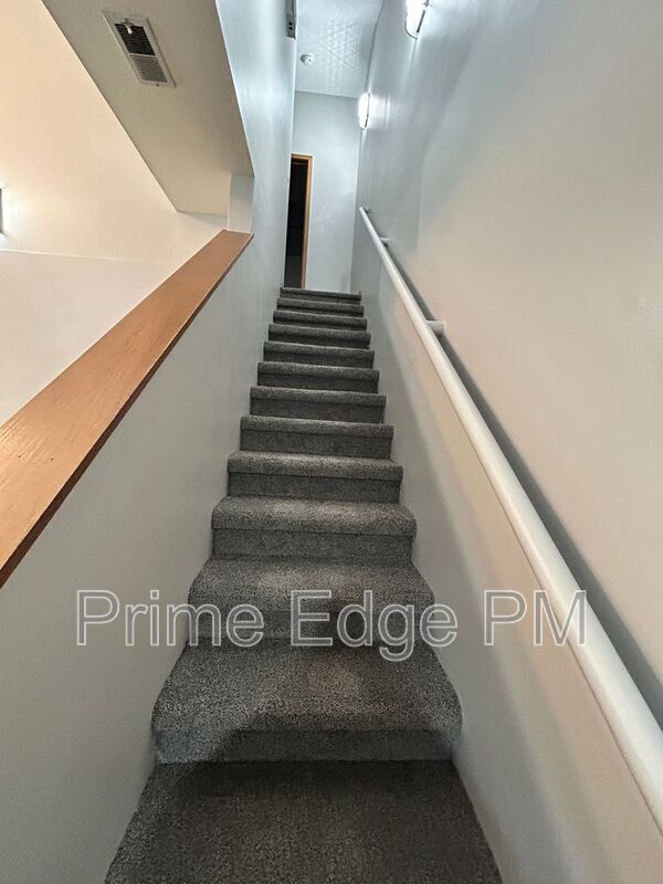 Building Photo - 1701 Ridgehaven Ct