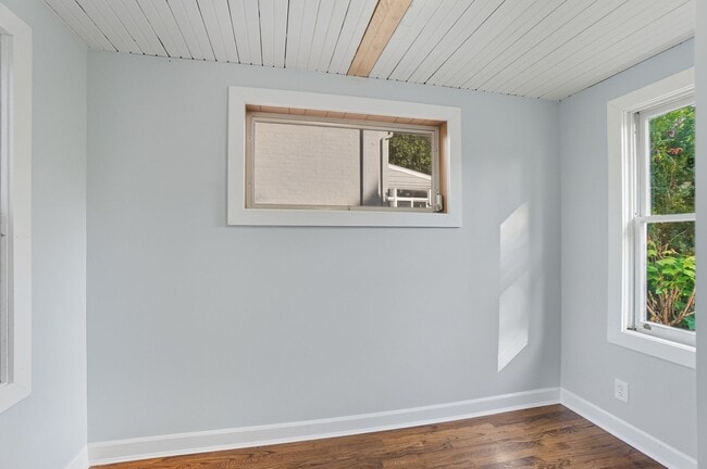 Building Photo - 3 Bedroom, 1.5 Bathroom Home in Cincinnati!