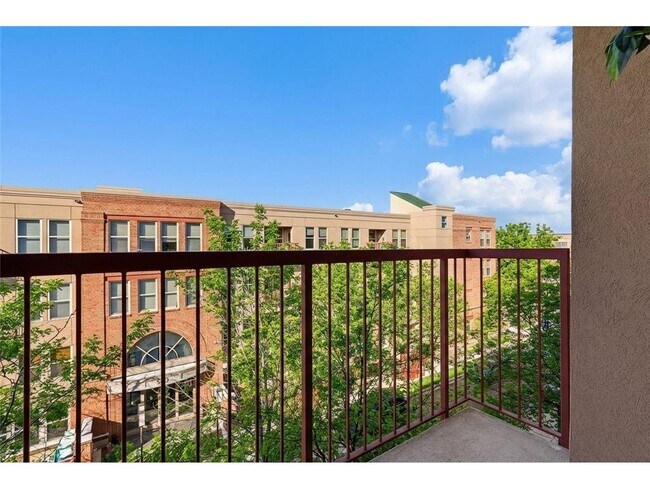 Building Photo - 545 N 1st St