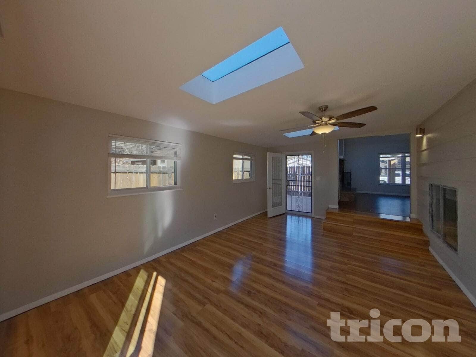 Building Photo - 3015 Moonbeam Cir N