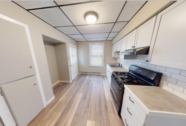 Building Photo - Renovated Twin Home Now Available for Immediate Move In