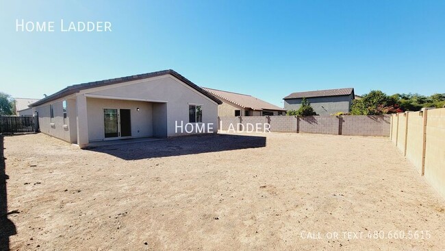 Building Photo - Welcome to your dream home in Casa Grande,...