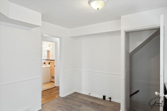 Building Photo - $1,250 - Charming 3 Bedroom Bungalow - Det...