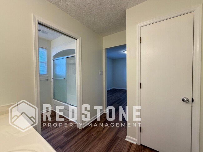 Building Photo - 3138 Whitesell Dr