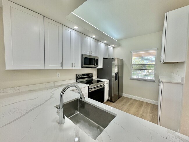 Building Photo - ** BRADSTROM AT LELY ** 3 BED / 2 BATH - CONDO - LIKE NEW! - GREAT LOCATION - ANNUAL RENTAL