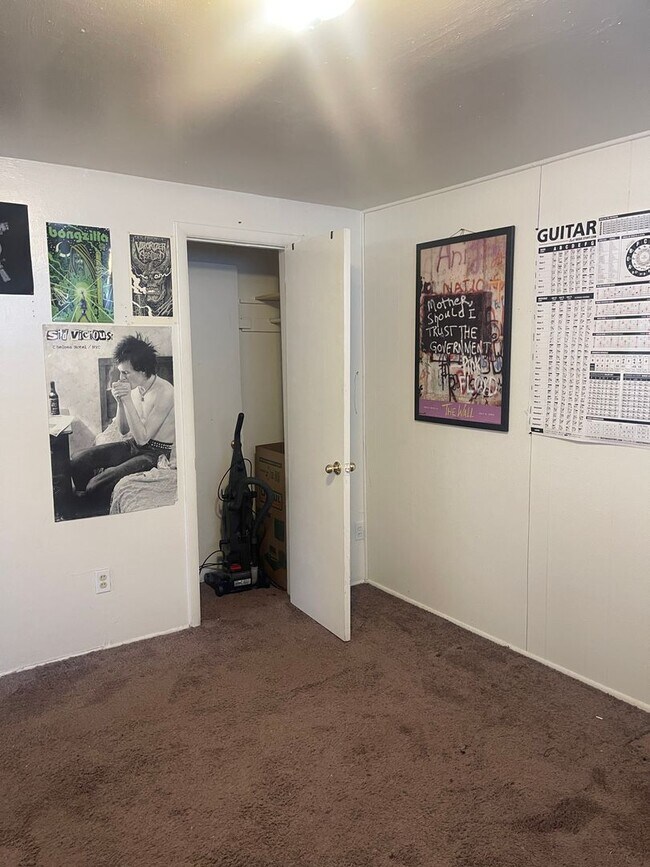 Building Photo - Two Bedroom in Golden in a Quiet Complex