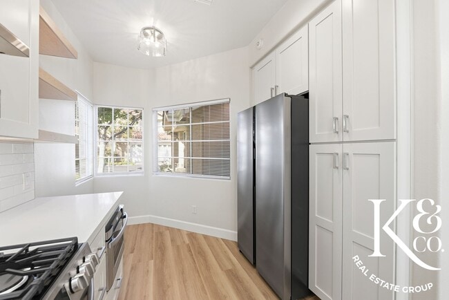 Building Photo - Relaxed Living in Oak Park with All the Up...