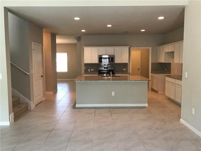 Building Photo - 2205 Bettylou Ln