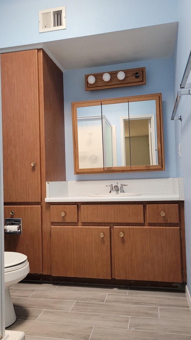 Building Photo - Freshly painted 3/2 house for rent near Cactus and SR51-MM