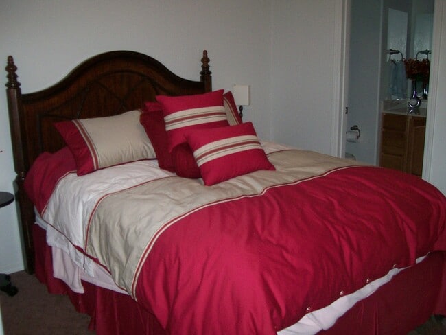 Building Photo - Beautiful Railroad Springs Townhome