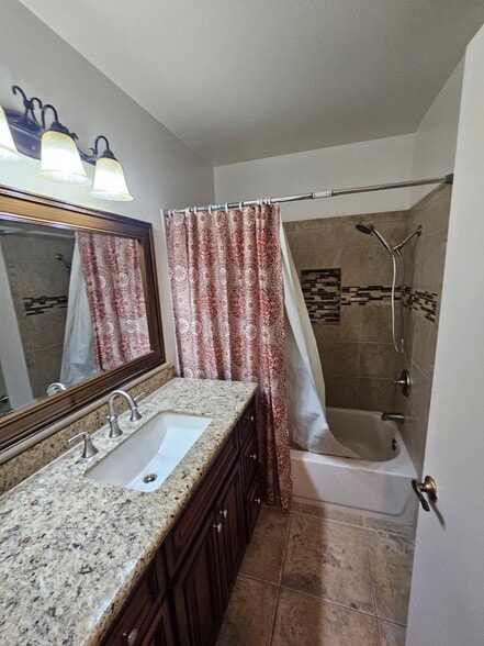 Second Bathroom with Tub - 25 Weepingwood