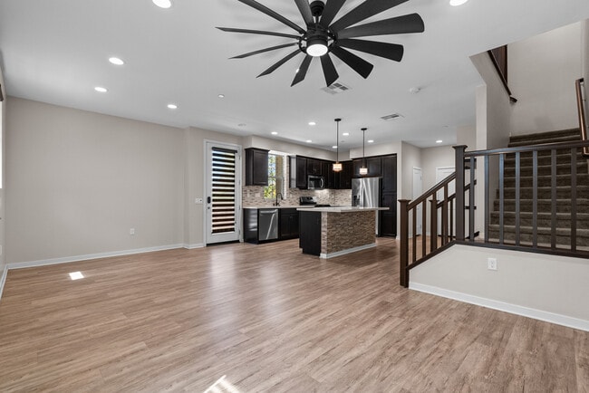Building Photo - 105 Red Brick Dr