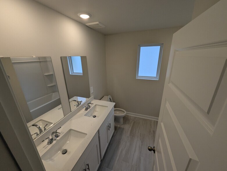 Building Photo - 1001 Penfold Pt