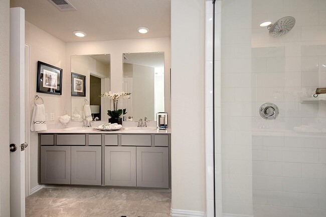 Building Photo - 215 Moon Dance Ct
