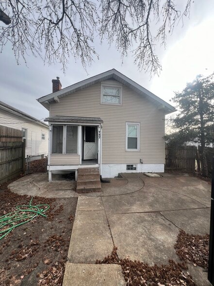 Building Photo - 747 Ponce Ave