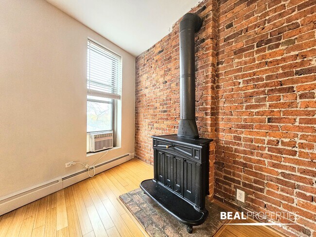 Building Photo - 2208 N Clark St