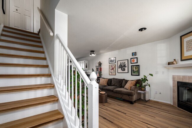 Building Photo - 6837 Goldcrest Ct