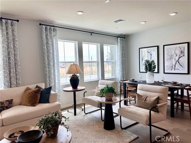 Building Photo - 4255 S Hermosa Paseo