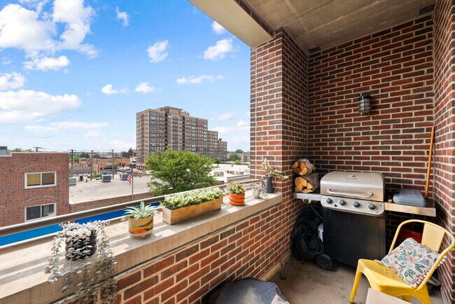 Building Photo - 10 S Dunton Ave