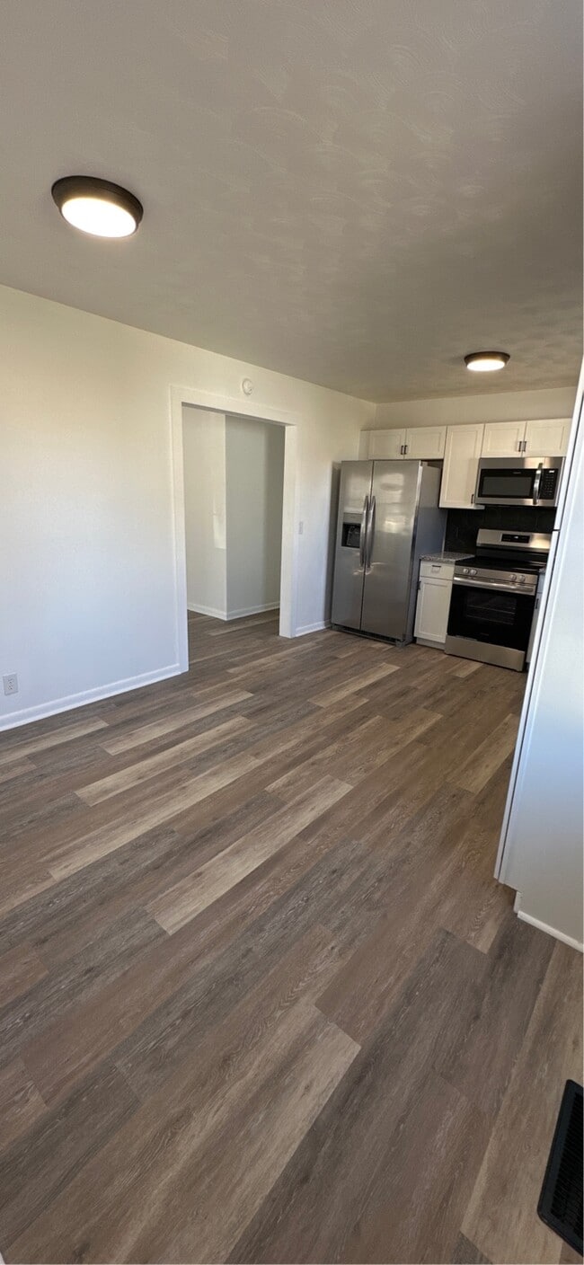 Building Photo - 200 Staggs Dr