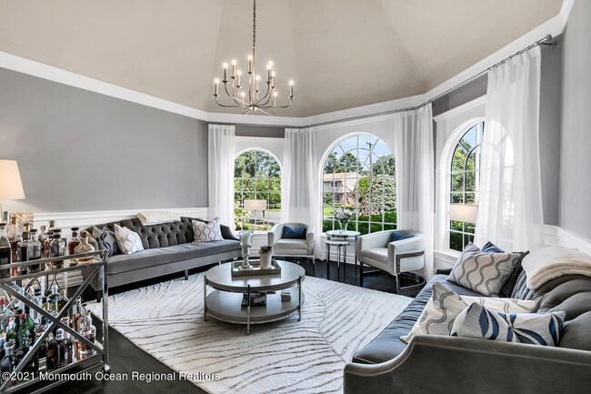 Building Photo - 2211 3rd Ave