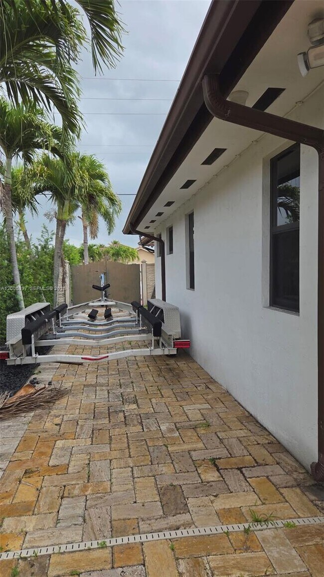 Building Photo - 3140 SW 142nd Ave