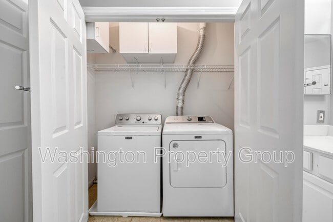Building Photo - 4144 Fountainside Ln