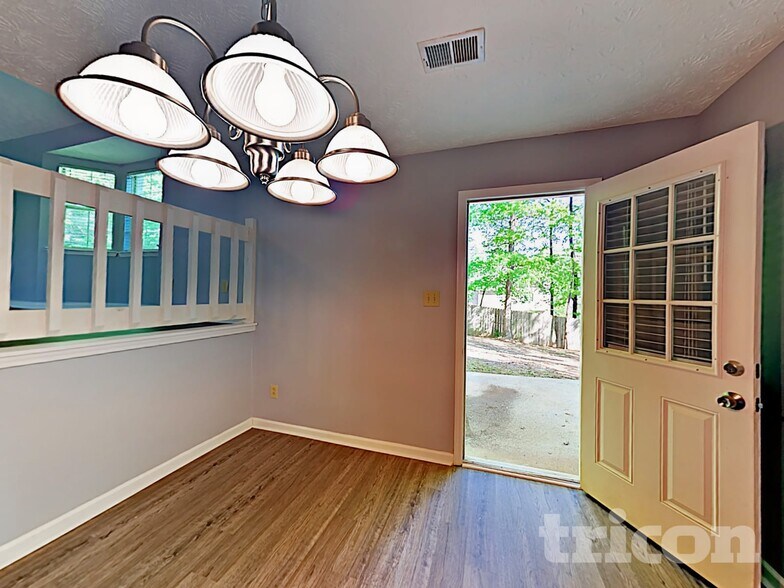 Building Photo - 536 Woodstone Rd