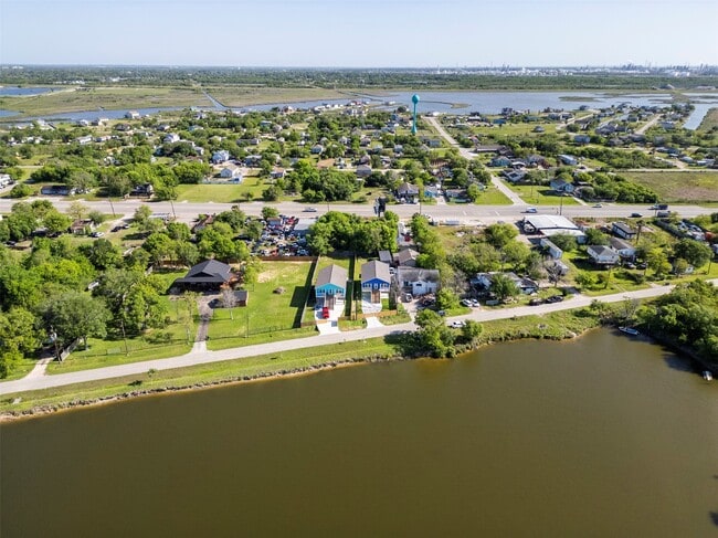 Building Photo - 4620 N Railroad Ave