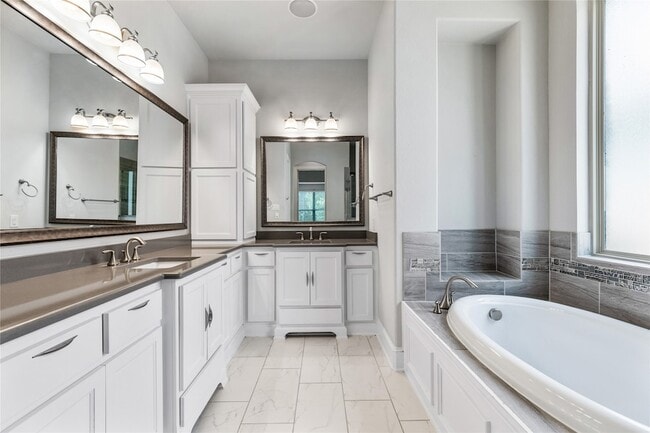 Building Photo - 1304 Damsel Caitlyn Dr