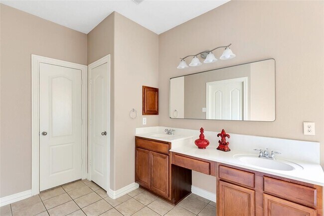 Building Photo - 13019 Chandler Chase Ct